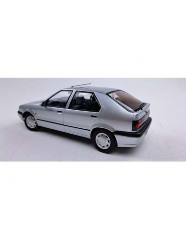 1:18 Triple9 Renault R19 1994 Argent - Modélisme Auto T9-1800453