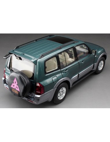 Mitsubishi Pajero V73 Silver 1/18 - 5832 SUNSTAR